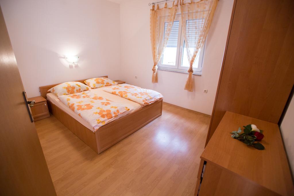 Apartments Dunja Piric ロパール 部屋 写真